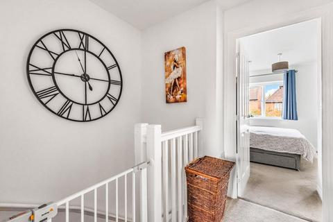 70 Corbetts Way, Thame, OX9 2FN