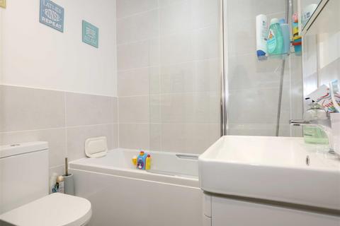 70 Corbetts Way, Thame, OX9 2FN