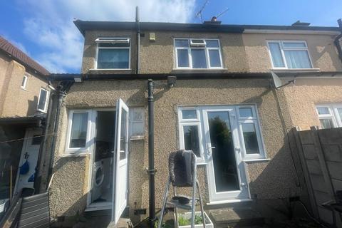 3 bedroom semi-detached house to rent, Clitheroe Avenue, Harrow HA2