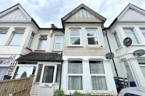 2 bedroom flat to rent, Lovelace Gardens, Southend-On-Sea