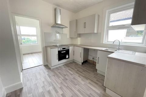 2 bedroom flat to rent, Lovelace Gardens, Southend-On-Sea