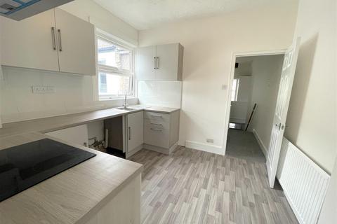 2 bedroom flat to rent, Lovelace Gardens, Southend-On-Sea