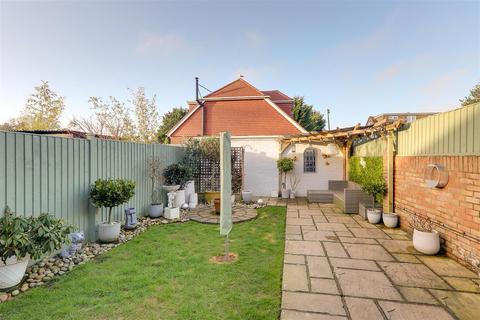 3 bedroom semi-detached house for sale, Hurston Close, Worthing