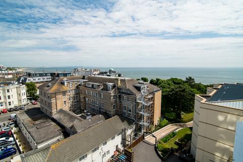 3 bedroom flat to rent, West Cliff Road, Bournemouth,