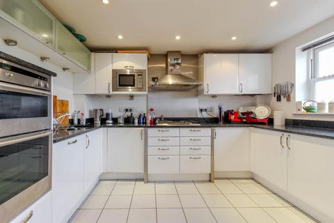 2 bedroom apartment for sale, Forest View, London E4