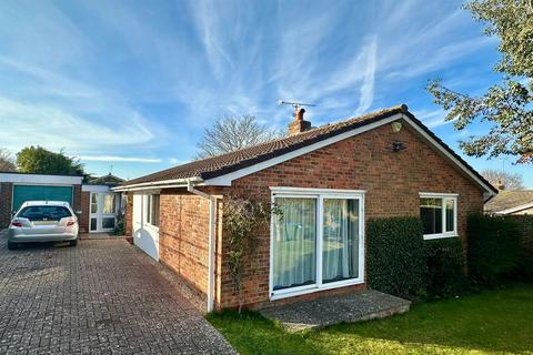 3 bedroom detached bungalow to rent, Birch End, West Chiltington, RH20