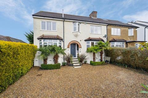 4 bedroom semi-detached house for sale, Chiltern Avenue, Bushey