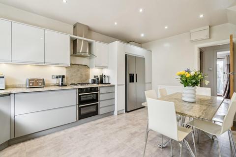 4 bedroom semi-detached house for sale, Chiltern Avenue, Bushey, WD23