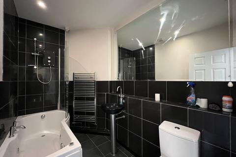 2 bedroom flat to rent, Gladys Avenue Portsmouth PO2