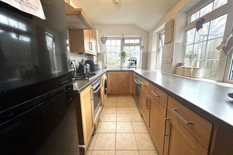 2 bedroom terraced house to rent, Swanfield Road, Waltham Cross EN8