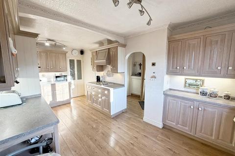 2 bedroom semi-detached bungalow for sale, Hillmorton Road, Four Oaks, Sutton Coldfield