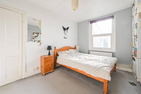 1 bedroom flat for sale, St Johns Way, Archway, London, N19