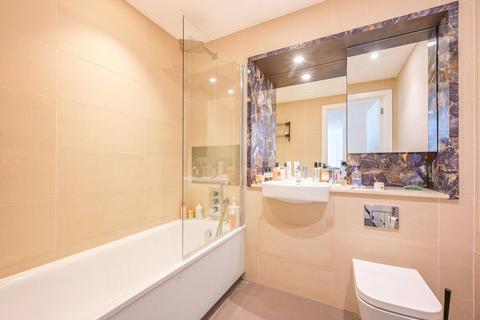 3 bedroom flat for sale, Maine Tower, Canary Wharf, London, E14