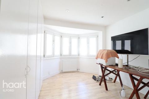 1 bedroom in a house share to rent, Ripon Gardens, Ilford