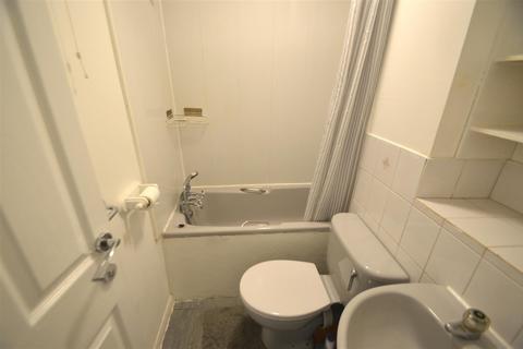 10 Wallers Close, Dagenham, RM9 6YF