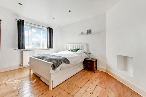 3 bedroom flat for sale, Atkins Road, London, SW12