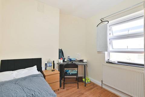 4 bedroom flat for sale, Rutland Park, Willesden Green, London, NW2