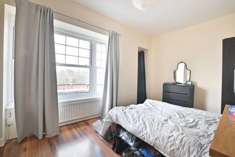 4 bedroom flat for sale, Rutland Park, Willesden Green, London, NW2