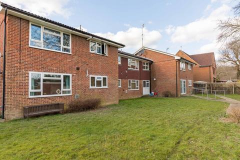 2 bedroom flat for sale, Churchill Road, Horley RH6