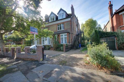 3 bedroom apartment to rent, 19 Queen Anne Avenue, Kent BR2