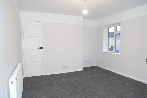 2 bedroom flat to rent, ROWHEDGE