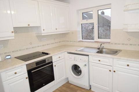 2 bedroom flat to rent, ROWHEDGE