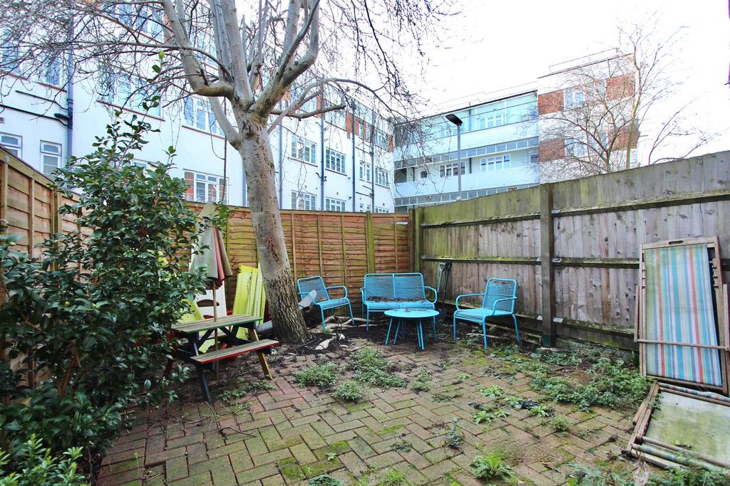 St. Margaret's Avenue, N15