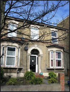 2 bedroom ground floor flat to rent, Lordship Park, London