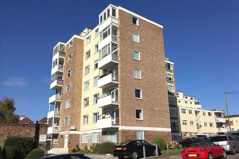 2 bedroom apartment to rent, Grand Drive, Leigh on Sea SS9