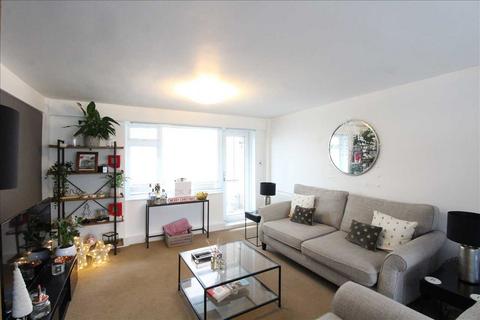 2 bedroom apartment to rent, Grand Drive, Leigh on Sea SS9