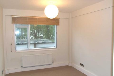 2 bedroom apartment to rent, Grand Drive, Leigh on Sea SS9