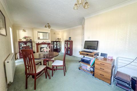 3 bedroom chalet for sale, Chestnut Close, Hockley