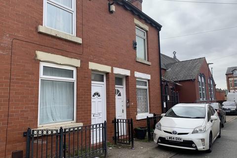 3 bedroom end of terrace house to rent, Santley Street, Longsight