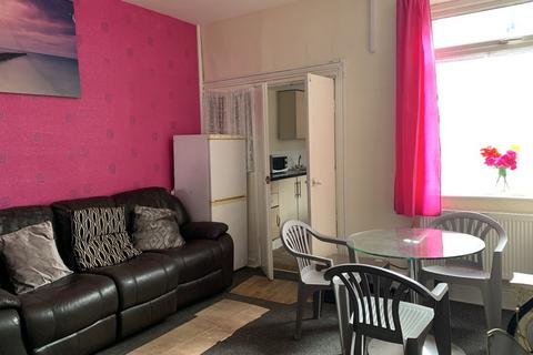 3 bedroom end of terrace house to rent, Santley Street, Longsight