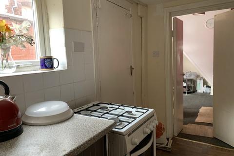 3 bedroom end of terrace house to rent, Santley Street, Longsight