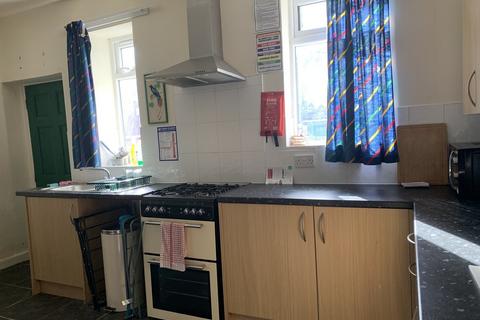 4 bedroom end of terrace house to rent, Henretta Street, Old Trafford