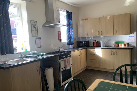 4 bedroom end of terrace house to rent, Henretta Street, Old Trafford