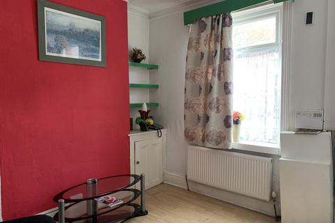 3 bedroom terraced house to rent, Patey Street, Longsight