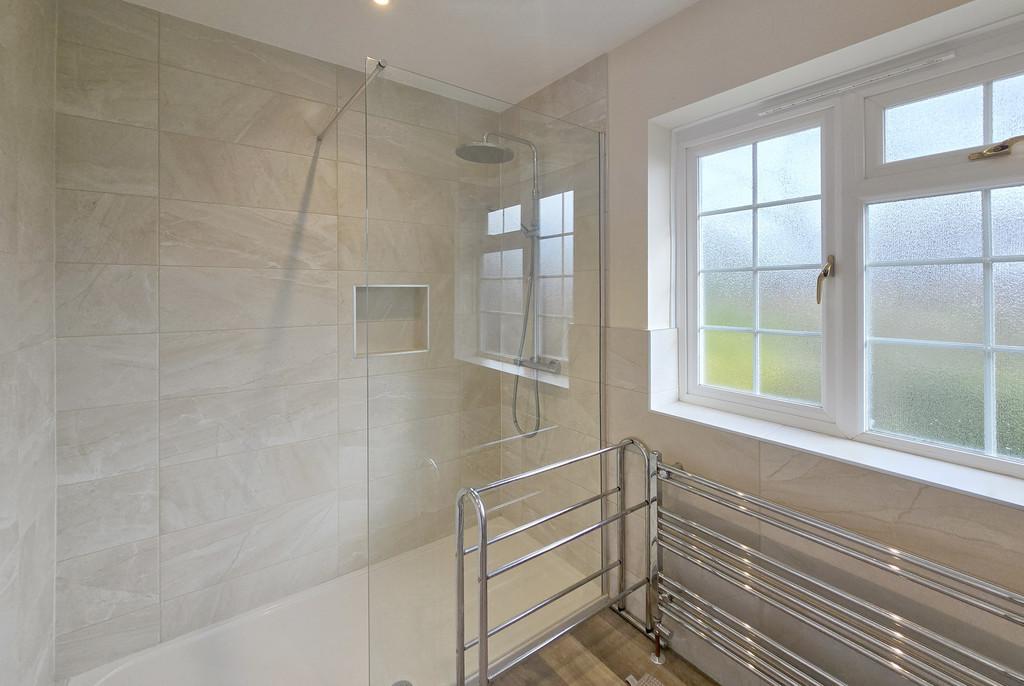 11 VP Shower Room