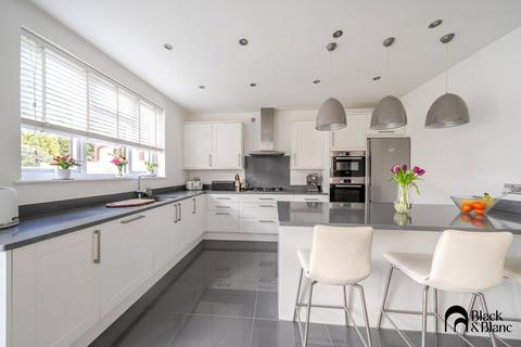 17 Ash Tree Close, Croydon, CR0 7SR