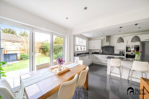 17 Ash Tree Close, Croydon, CR0 7SR