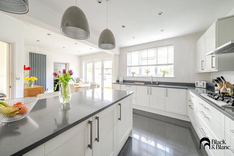 17 Ash Tree Close, Croydon, CR0 7SR