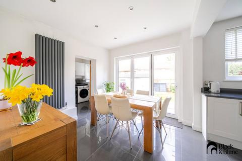 17 Ash Tree Close, Croydon, CR0 7SR