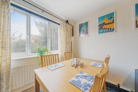 32 Hogarth Crescent, London, SW19 2DW