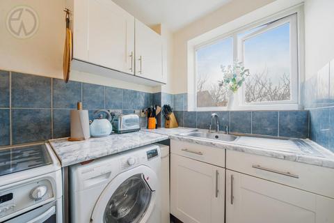 32 Hogarth Crescent, London, SW19 2DW