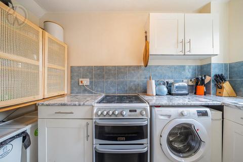 32 Hogarth Crescent, London, SW19 2DW