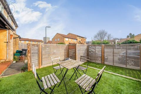 32 Hogarth Crescent, London, SW19 2DW