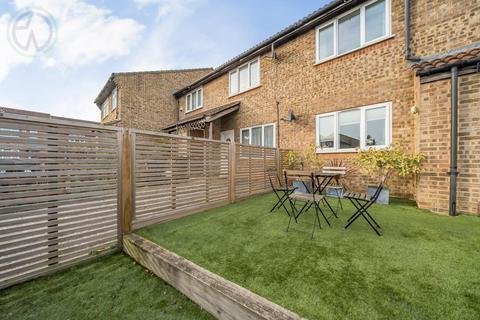 32 Hogarth Crescent, London, SW19 2DW