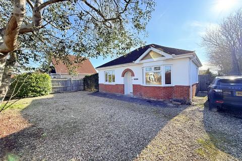2 bedroom detached bungalow to rent, Petrellyn, New Road