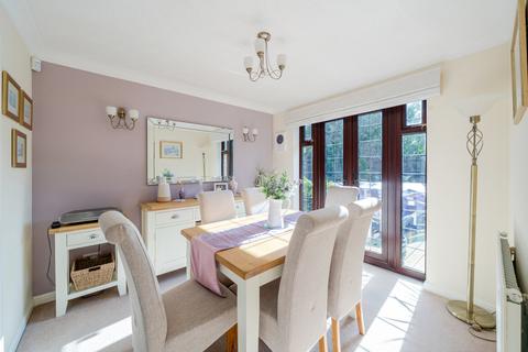Kalana Stoke Road, Bishops Cleeve, Cheltenham, GL52 8XT